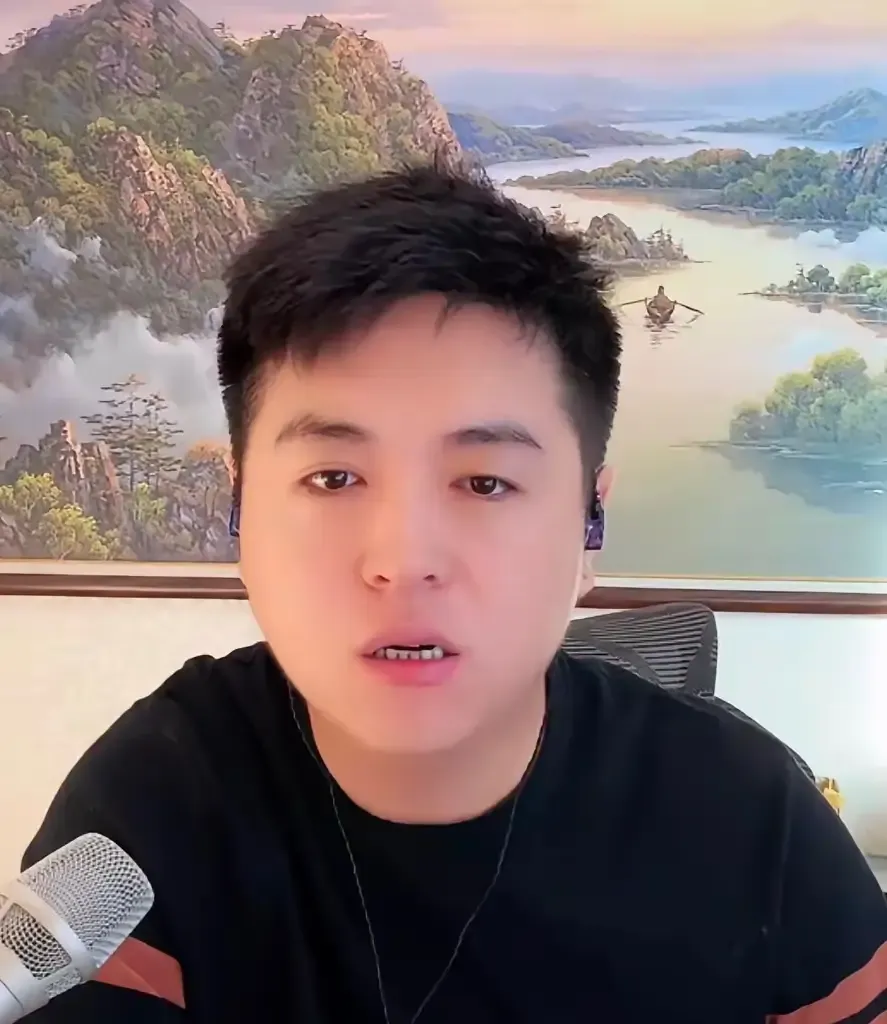 伦巴说，“今天上午大姨在直播间大发雷霆，真担心她的血压是否正常，中老年人的性子一惊一乍，很容易出事。