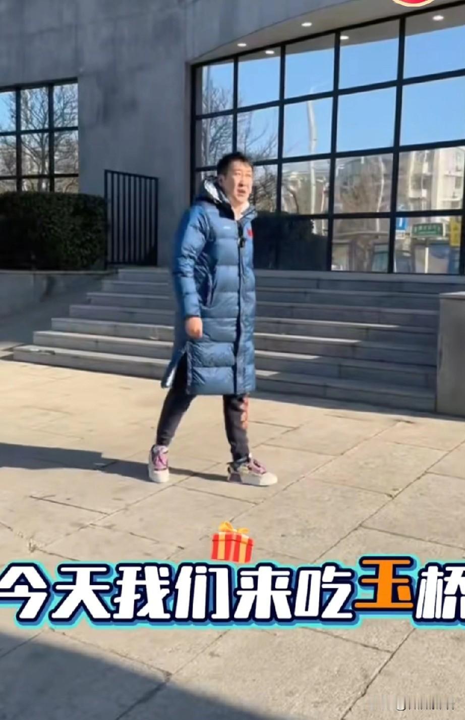 四火哥也去玉桥餐厅吃饭了。刚刚看到山东魏桥的教练四火哥已经去北京了，看来山东魏