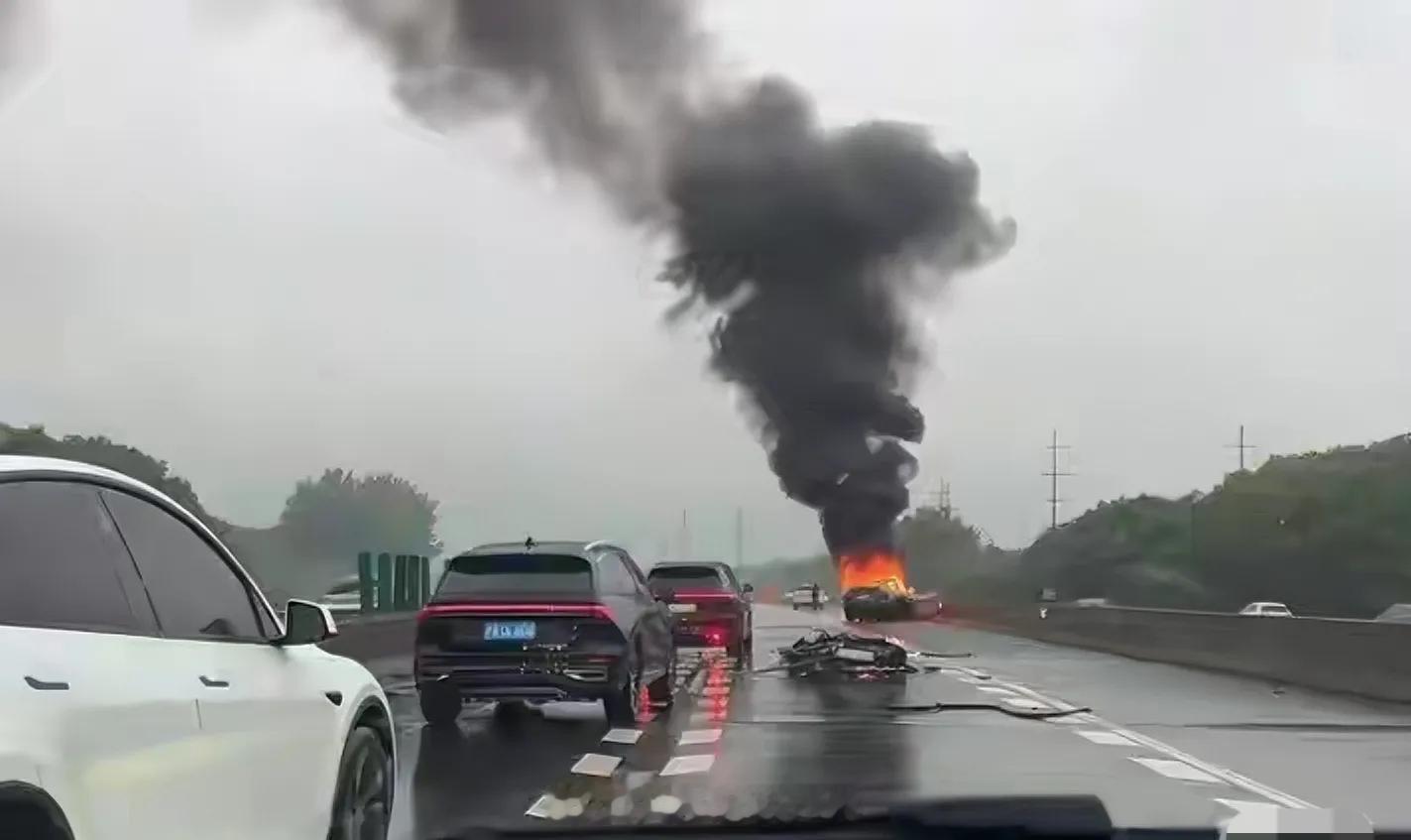 之前经常开理想车主玩儿笑，理别人干什么，想怎么停怎么停，但是这一次说实话，真的没