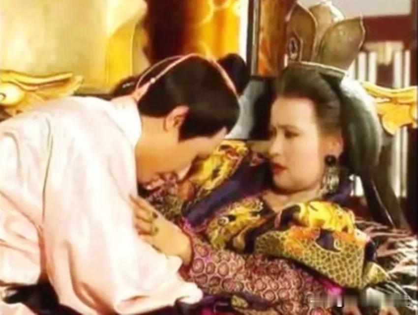 终于知道为什么说脏唐臭汉了。臭汉核心内容是皇帝男风，近亲结婚，残酷的宫廷斗争。1