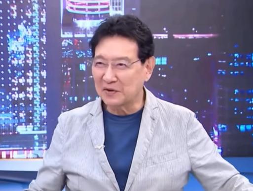 赵少康在节目上对民进党禁播电影《八佰》发表了自己看法，他说八年抗战他父亲全程参与