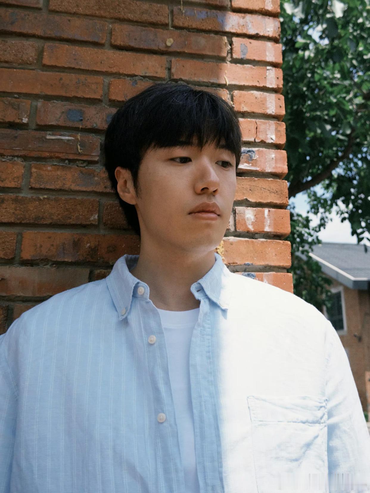 1.张哲华现在资源是真的好，他要跟宋祖儿合作新剧《寒夜无声》。2.宁静跟许晴在录