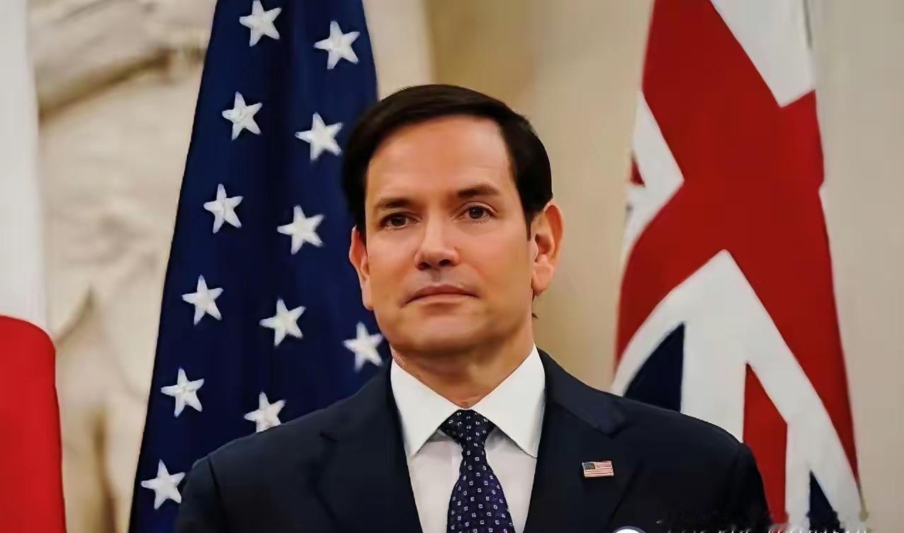 中美经贸磋商首日刚散场,美国国务卿鲁比奥就急着在转机路上对着媒体“刷存在感”,抛
