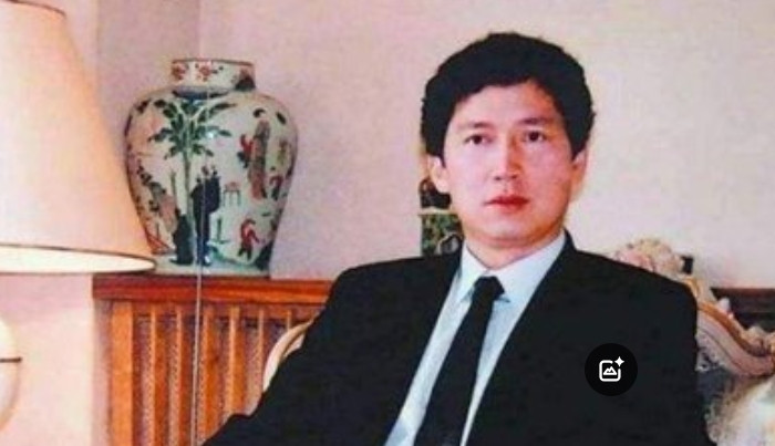 1993年，这个继承了女人60亿遗产的男人，终于吐露出了自己的真实想法，“她比我