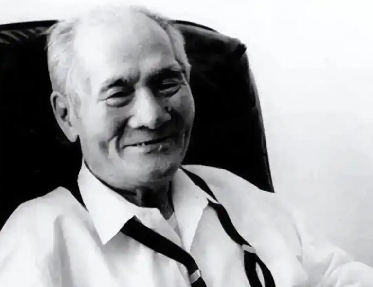 1938年4月初，乘祭黄帝陵之机，投靠蒋介石，当了军统特务。1948年年底，