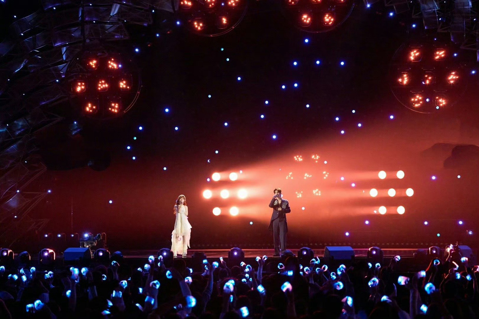 黄霄雲张远一期让人记住一首歌黄霄雲的歌声饱含情感，如潮水般细腻涌动；张远的声音
