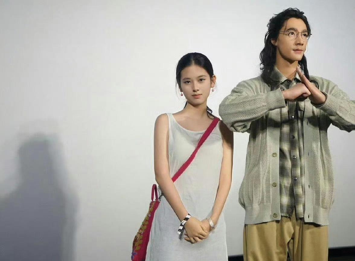 这个女生是谁啊好漂亮，尤其是这双眼睛好像会说话的样子，很吸引人