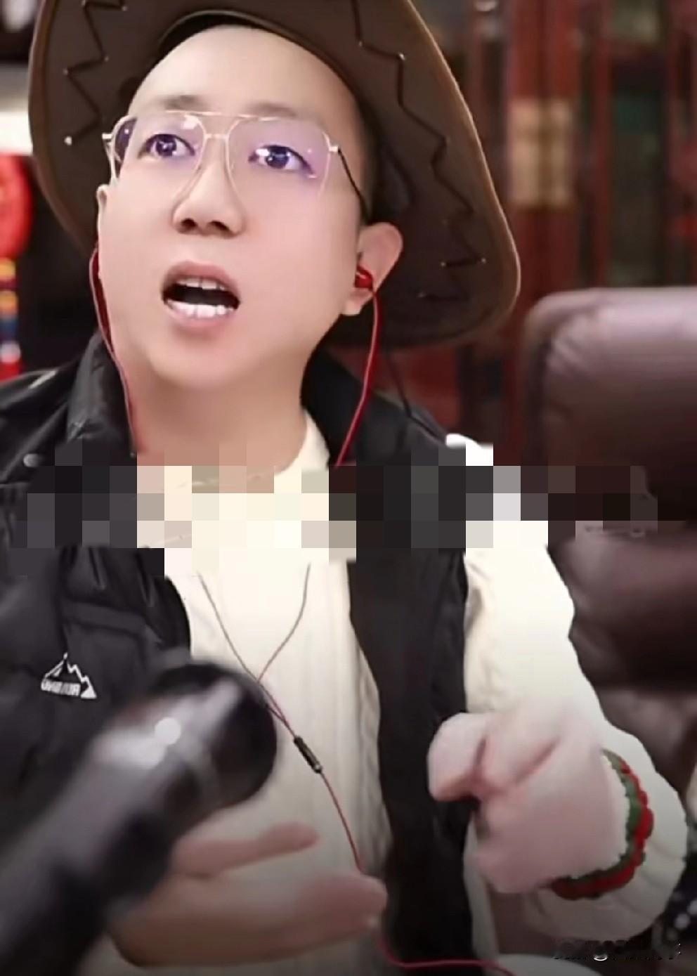 2024年春节前夕，王小源、天佑、鹏gg、小辉儿等一行人去三亚旅游，在某某房车基