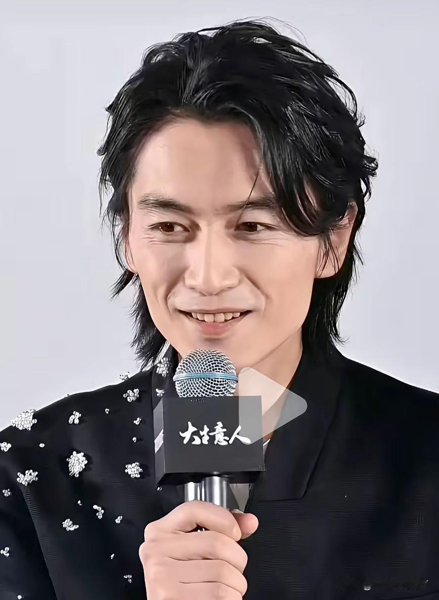 陈晓出席新剧《大生意人》的看片会，几乎瘦到脱相，让人惊讶，离了婚也不至于变成这造