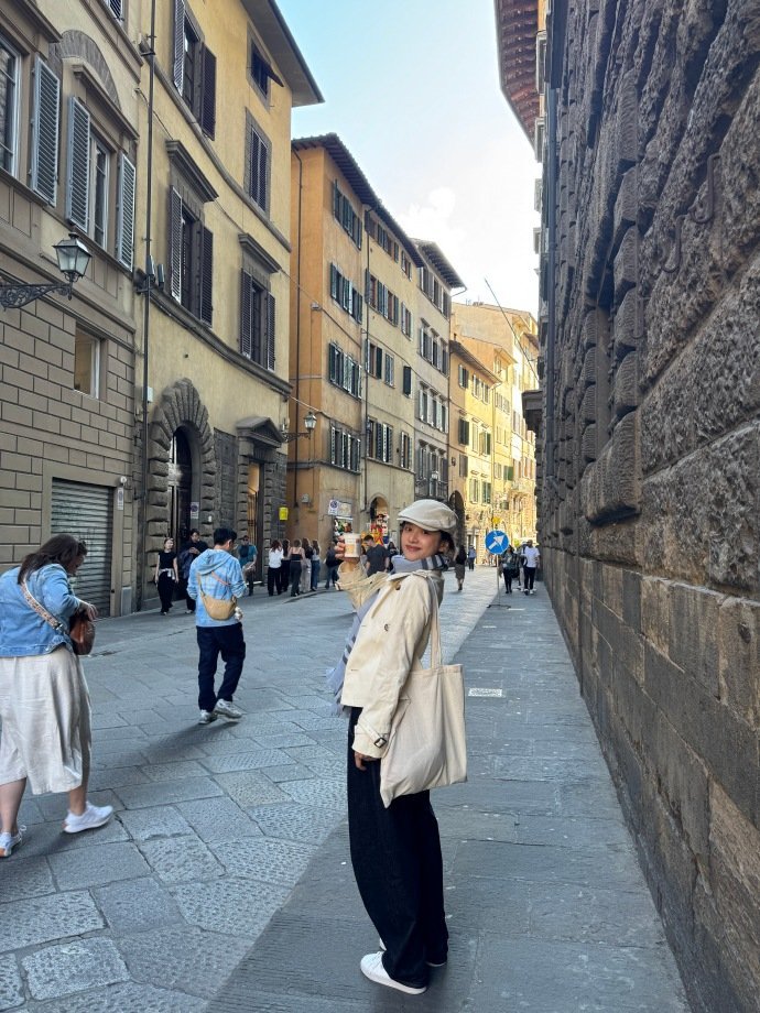 张婧仪碰上了Florence暖洋洋的几天张婧仪中秋晒照张婧仪中秋晒照，张婧仪