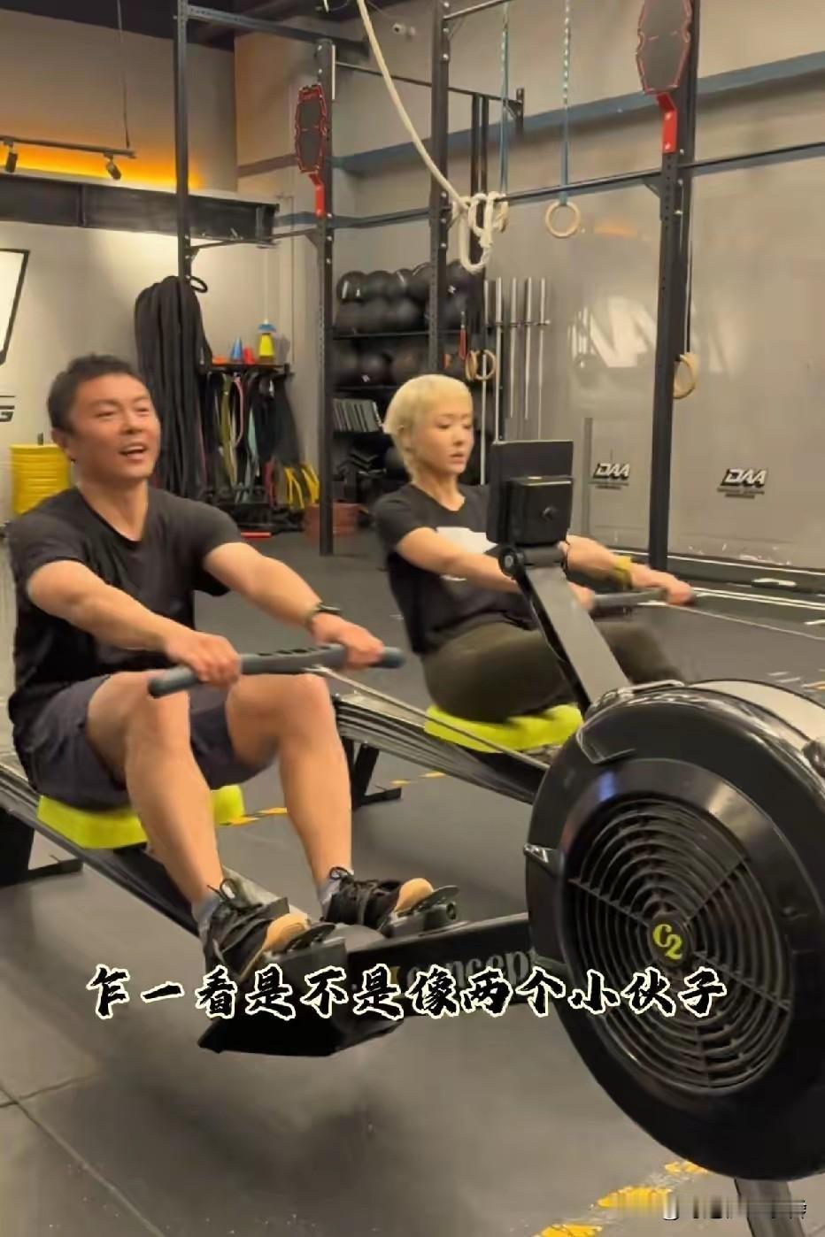 谢苗竟然结婚了，还有一个女儿，谢苗的妻子是何彦霓，她也是演员，二人在一起多年，2