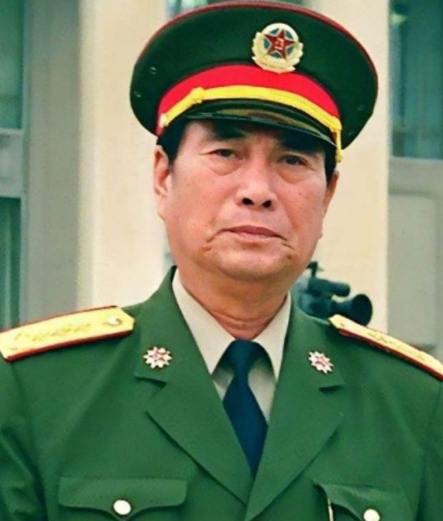 1979年3月4日一大早，越南军营便传出张万年被俘虏的假消息。急坏了43军长，他