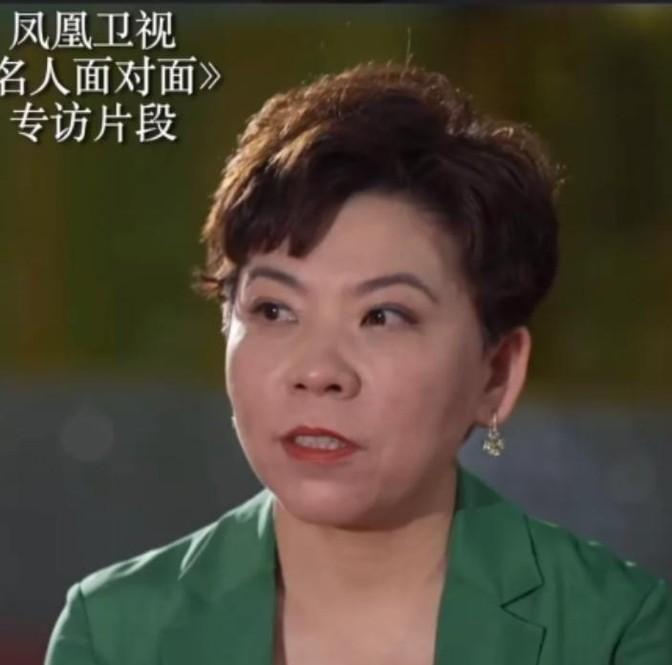 1997年，邓亚萍退役后去清华大学读书，第一堂课，老师问她：“你的英语如何？”邓