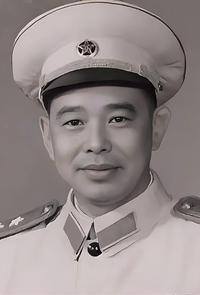 中将从军事学院毕业，想去当大军区司令：任命下来，他以为听错了这位中将是廖汉