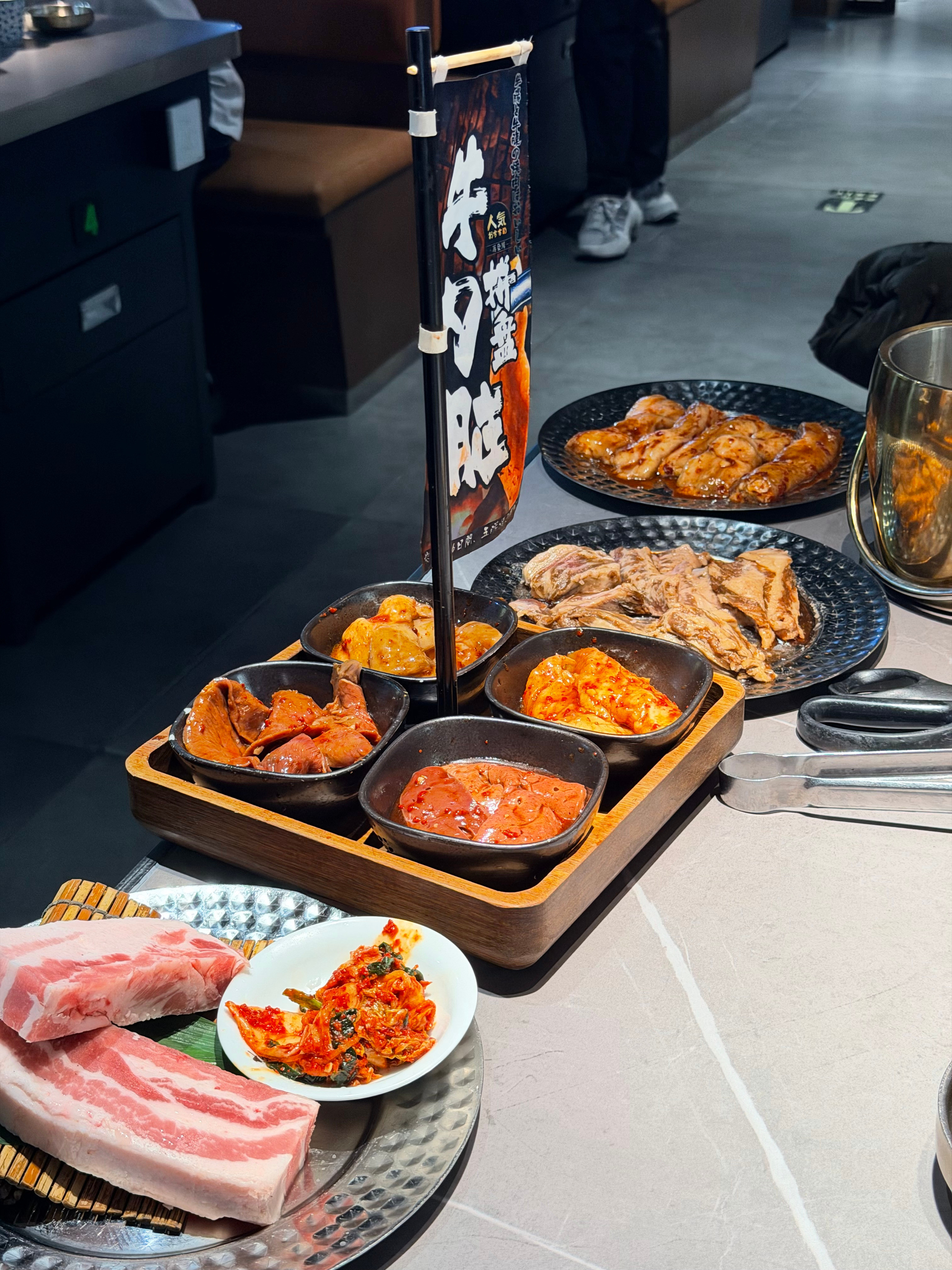 又解锁一家北京的排队大王，5点线上取号，6点半吃上，还好不踩雷，这家烤牛内脏真的