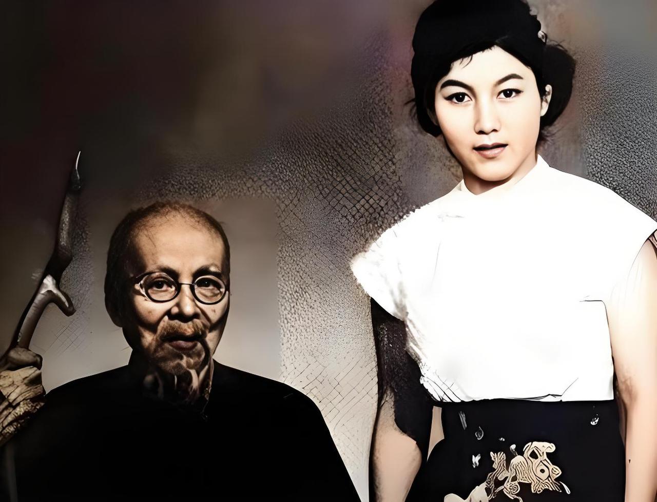 1952年，北京。一个快90岁的老头，拉着一个25岁的年轻女人走进内室，从腰带上