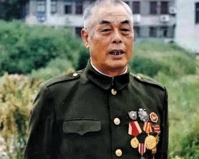 抗美援朝一级战斗英雄沈树根堪称特战典范。1997年，浙江商人蒋梦兰赴朝鲜考察，在