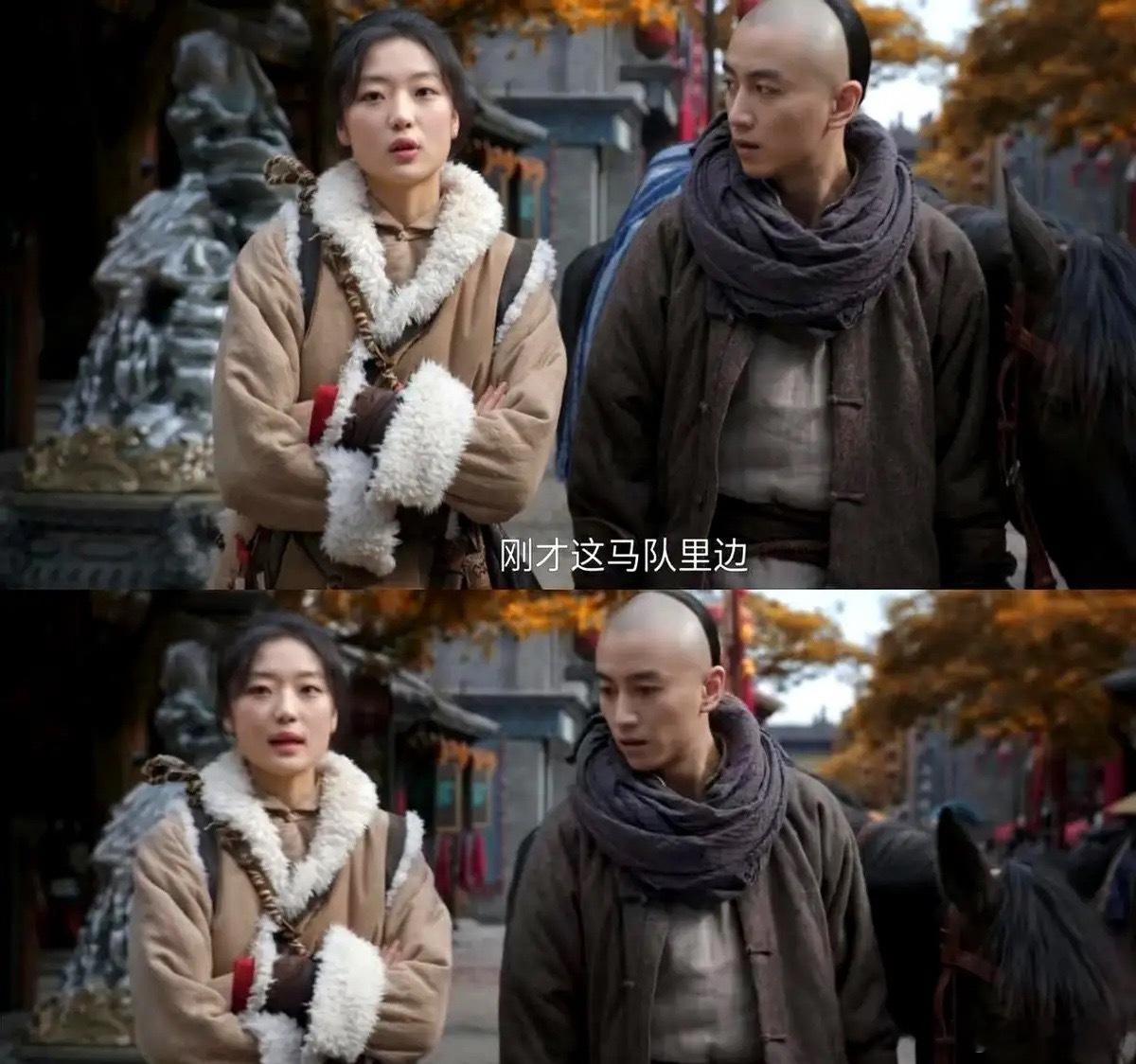 一个清朝末年的男人，留着辫子，一脸的国仇家恨。旁边站着一个……背着双肩包、留着韩