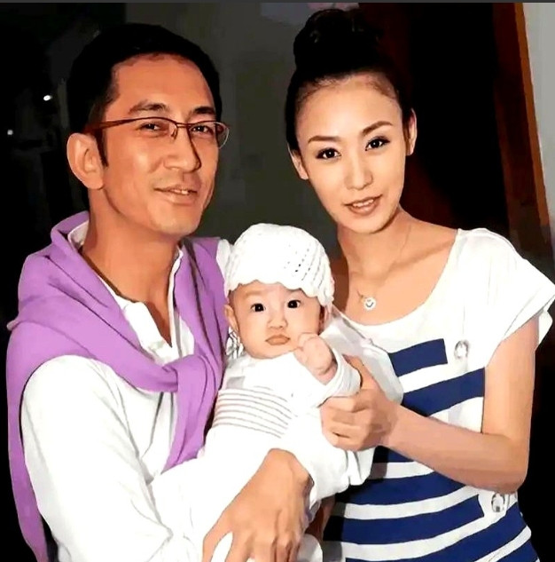 2007年，43岁的吴启华花650万，娶了22岁的石洋子。没想到婚后，石洋子就将
