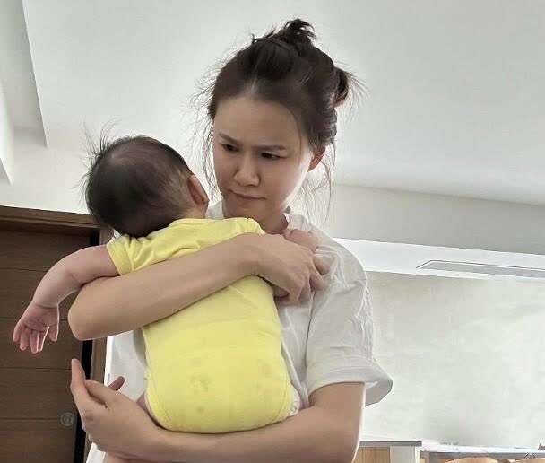 香港知名女星独自带娃显憔悴，控诉老公逍遥快活黄翠如和萧正楠这对夫妻一直超