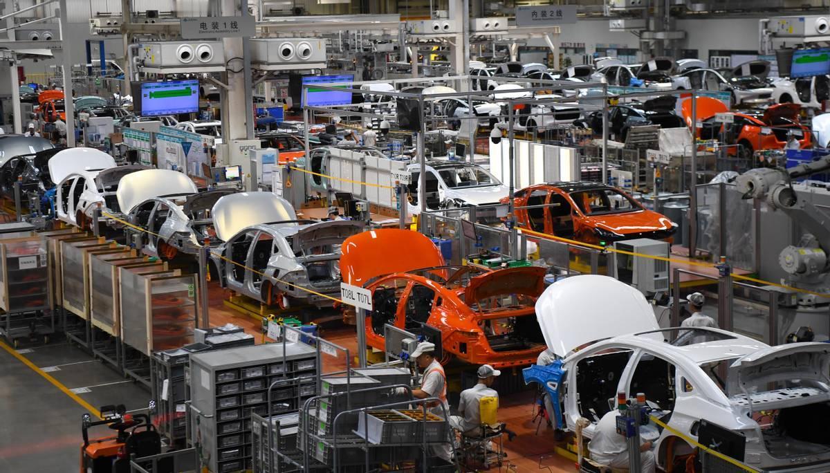 为什么有越来越多的人后悔买新能源汽车了？干啥事都有后悔的，买新能源车也一样。