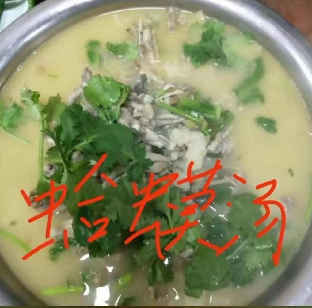 “天价罚单”被撤回！今年3月份，只因餐馆老板张女士随手拍摄的一段菜品视频，就被