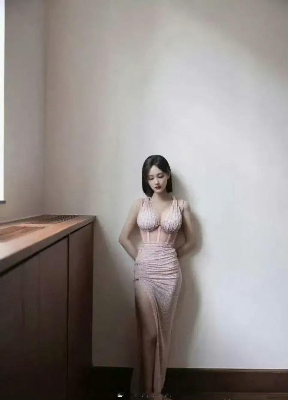 李一桐，让人不敢相信的身材！​​​