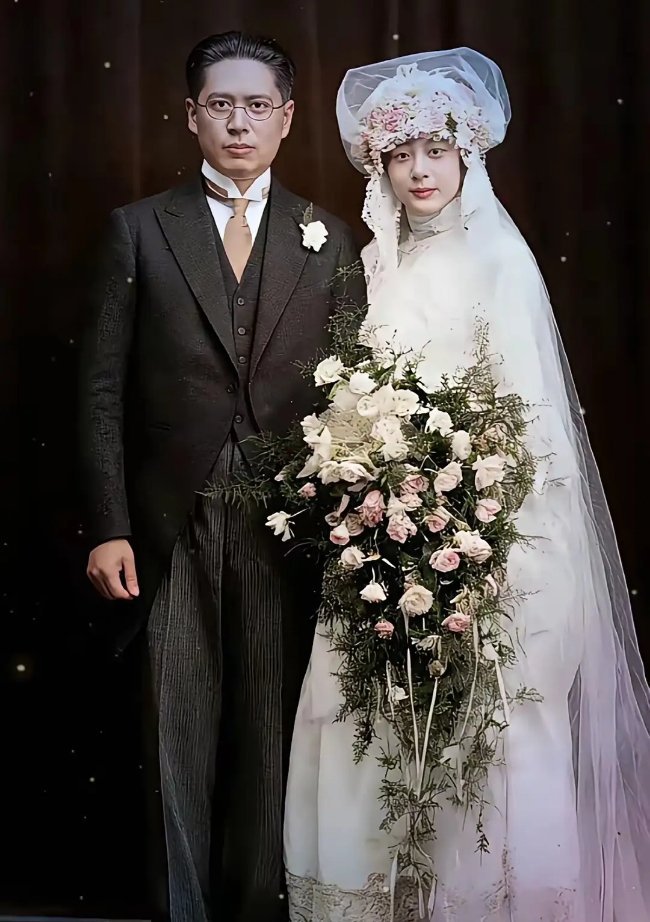 这是宋子文和妻子张乐怡的结婚照，都看看吧