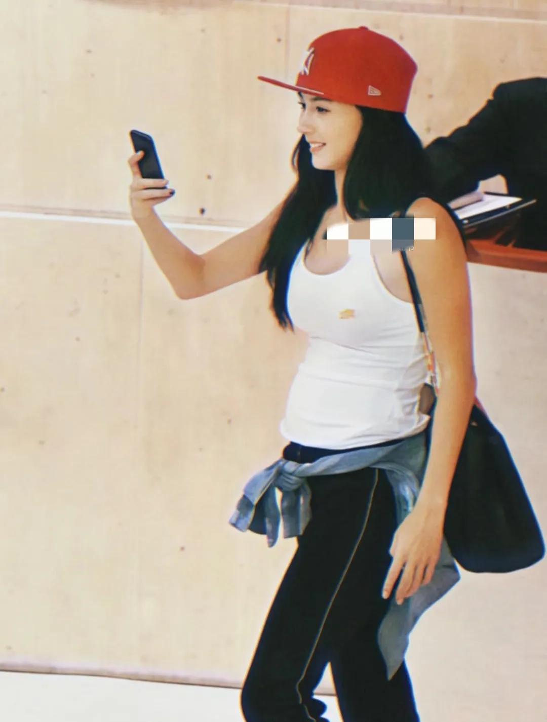 当初，张柏芝怀孕时原来只胖了肚子，四肢没有发生任何变化。别个人怀孕一般腿粗胳膊