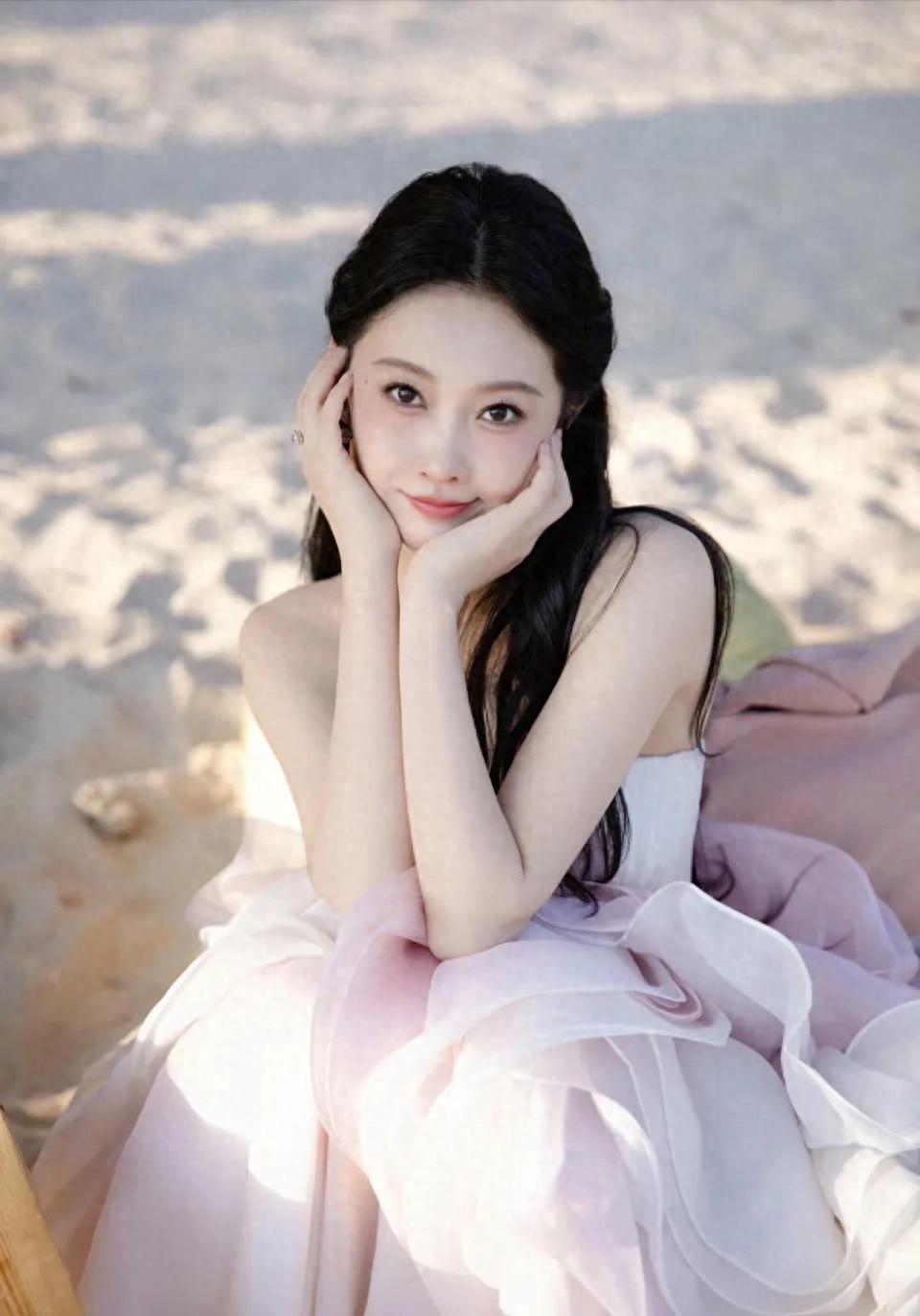 宣璐夏日海滩粉玫瑰造型：优雅魅力的公主殿下！