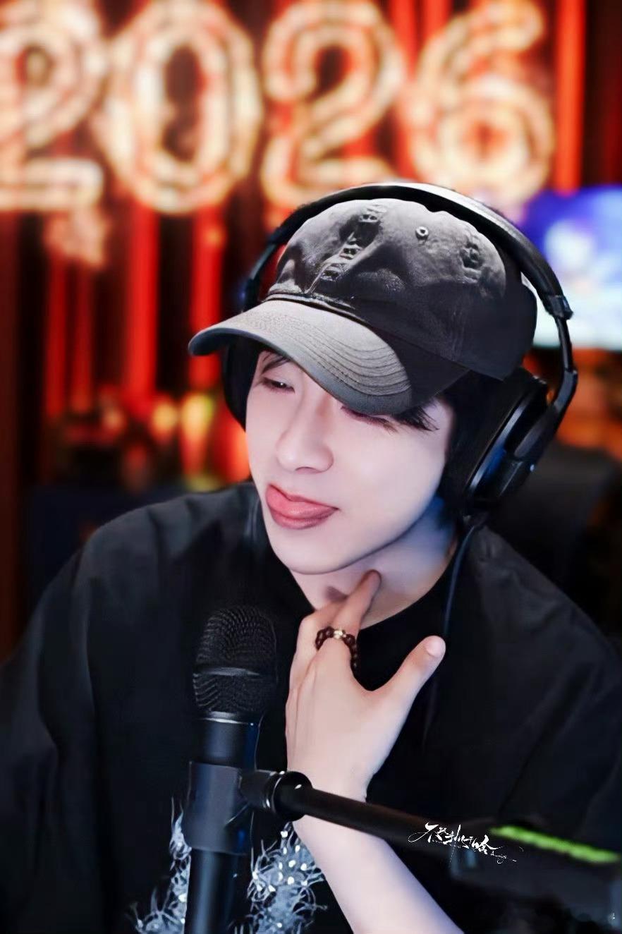 摩登兄弟|刘宇宁直播有点儿意料之外的啵啵，状态不错呢让我猜猜，这是马上官宣