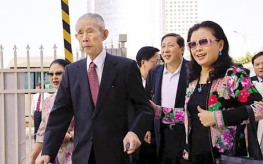 2008年，富商王永庆离世，子女在清点遗产的时候，意外发现父亲在瑞士银行有400