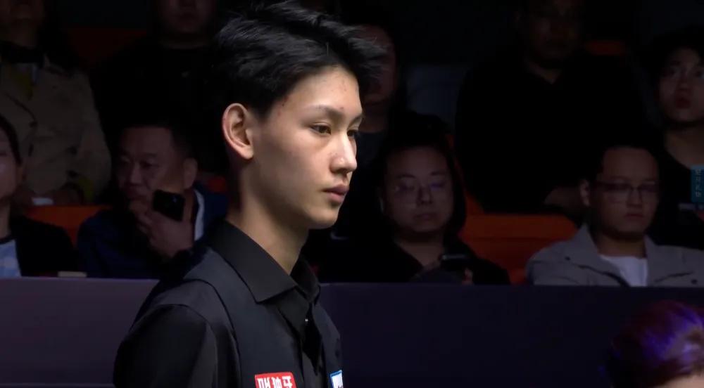 北京时间4月23日下午，刚刚结束了一场2026年斯诺克中巡赛武汉站决赛，18岁小