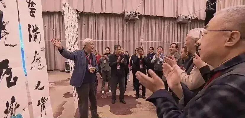 一个字三万元，这就是中国书法界的最高水平？昨天晚上，我的一个老师发给我一个微