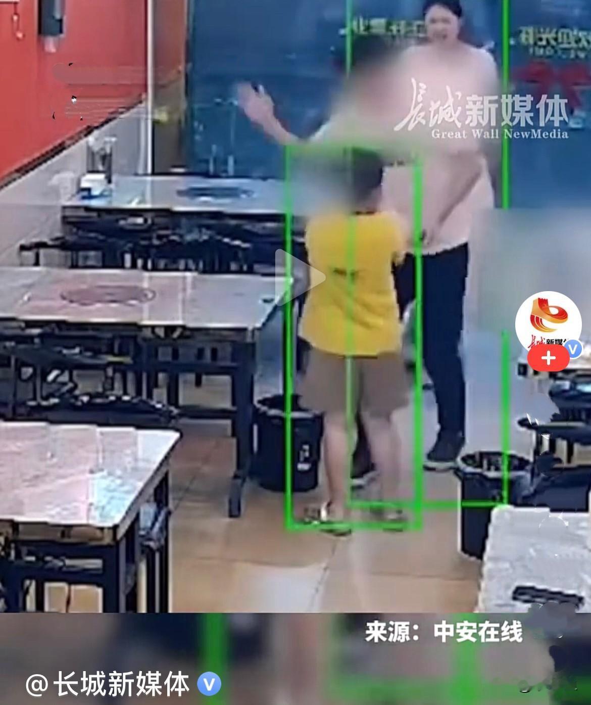 近日，浙江台州一家餐厅里来了店里的熟客，和老板一家人平时都认识，经常光顾，当时老