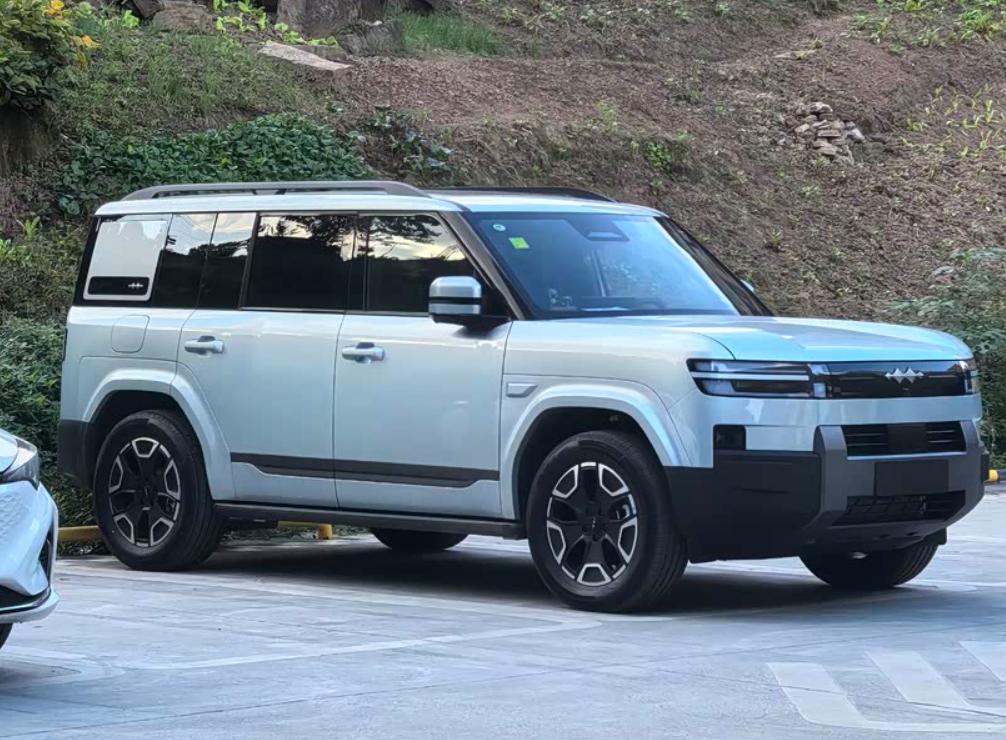 月销量涨到2.4万台，方程豹钛7，真的是一车难求？方程豹钛7上市后，展现