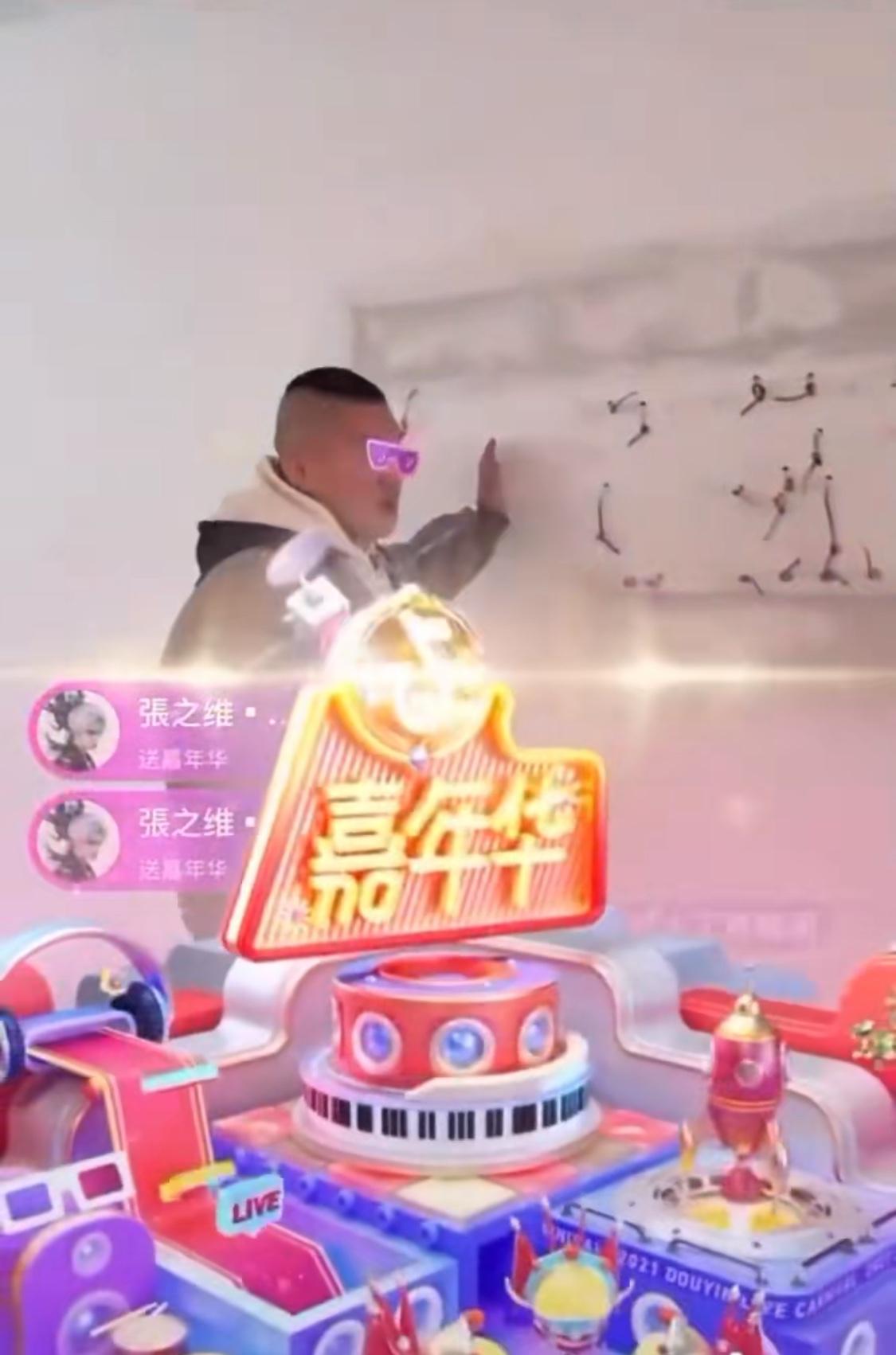 网红馆长昨天在大陆的第一场直播，短短20分钟，收入几十万人民币，观看人数达到40