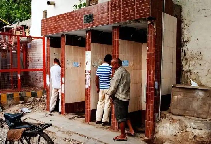 2014年，印度总理莫迪发起了一场雄心勃勃的“清洁印度”运动，核心目标是在五年内