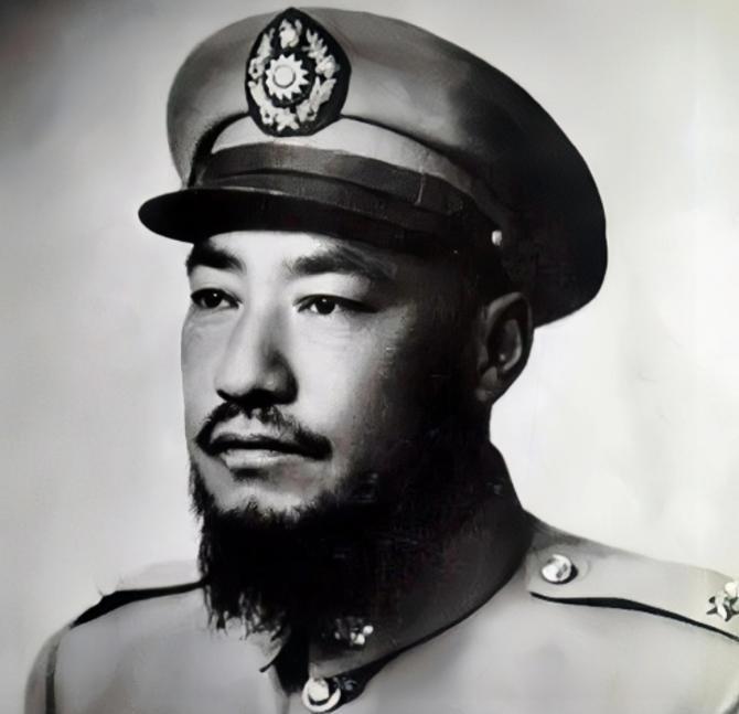 马步芳逃离前为何只留下八字遗言和十五根金条，这一举动如何引发三年叛乱？1951