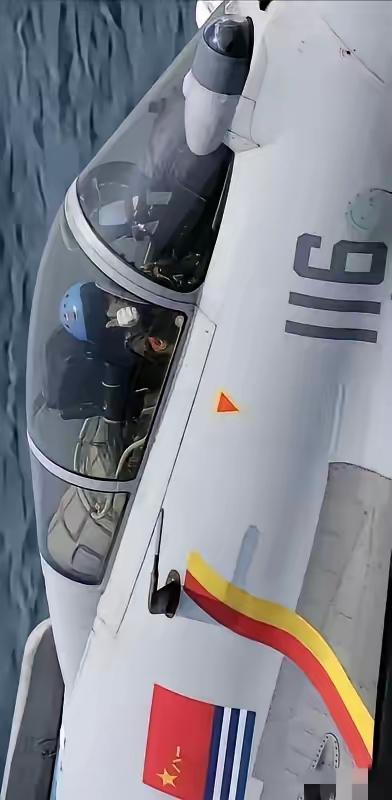 歼10C遭遇外机挑衅这事太提气了！3月27日，特级飞行员武辉驾驶歼10C在南海巡