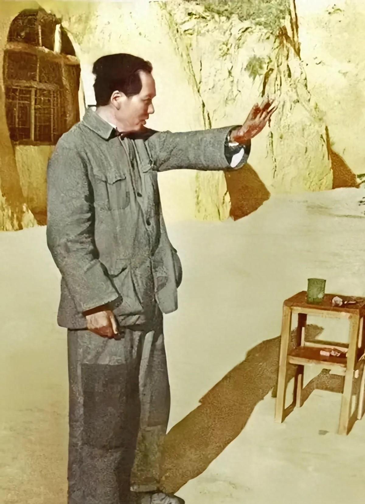 毛主席曾用一个生动比喻形容陈毅的威信，说他只要坐在那里，就能发挥巨大作用吗19