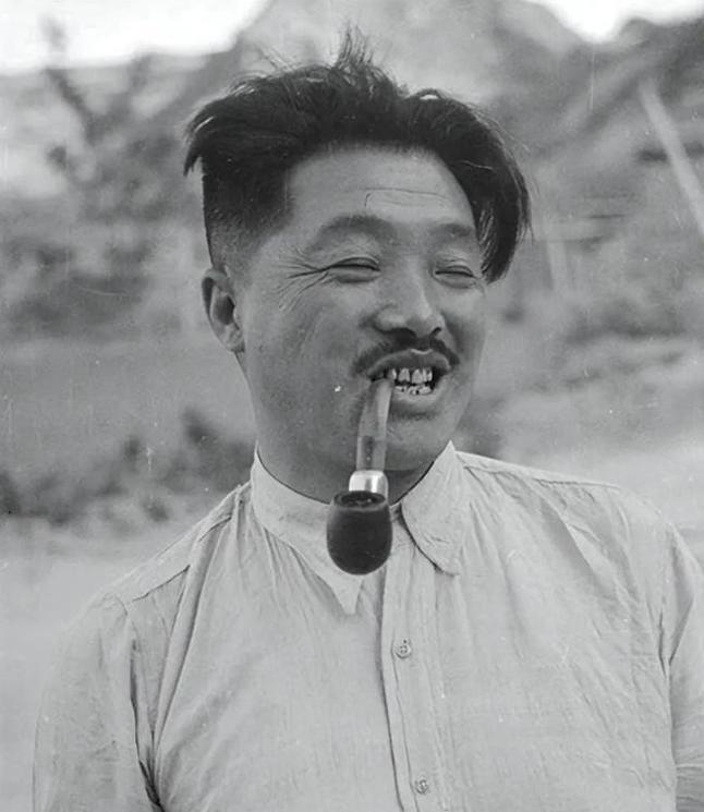 1947年7月23日，小河会议结束后，毛主席突然找到贺龙，神色凝重地说：“有句话