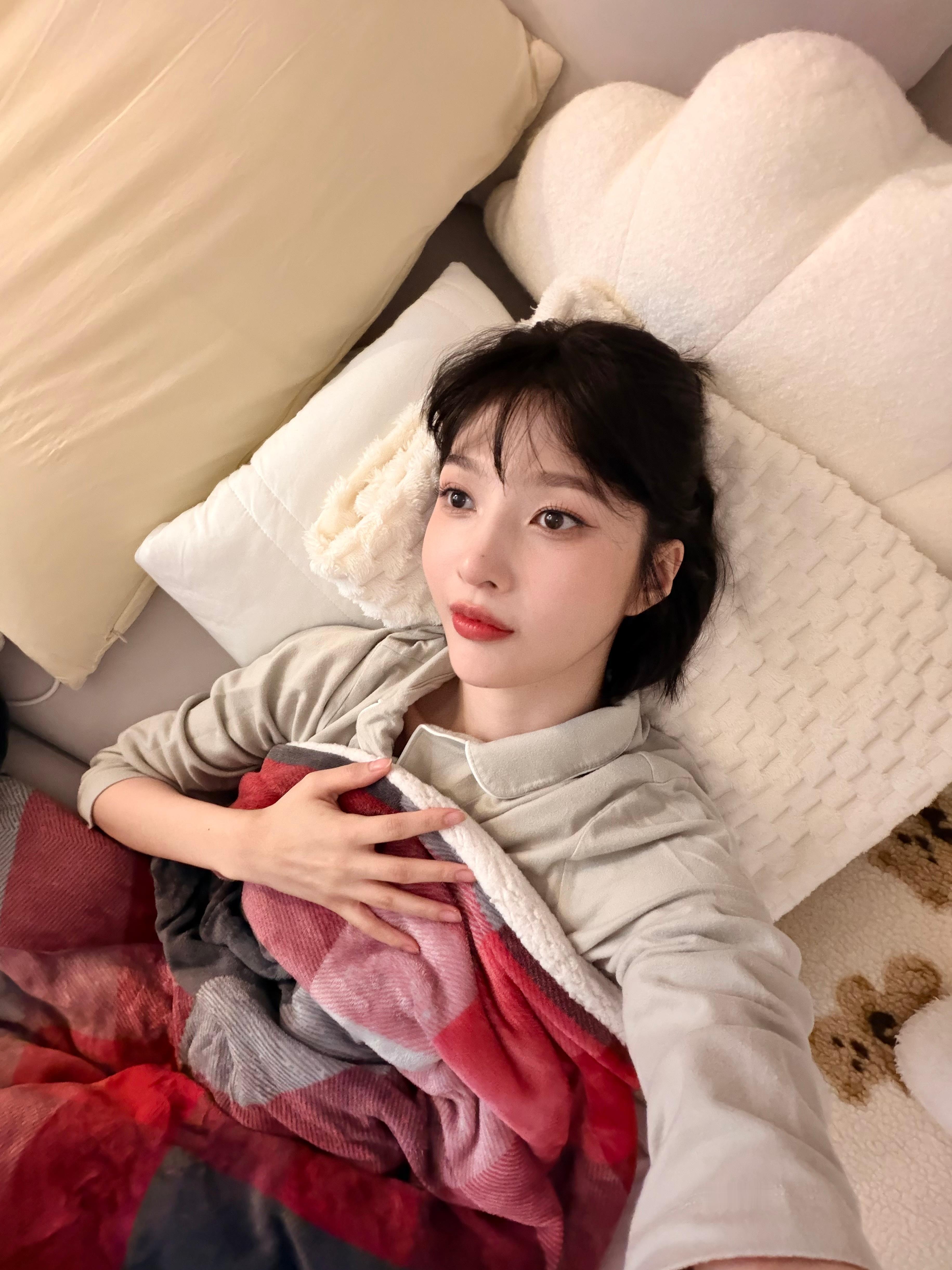 【twi】JOY更新自己与电热毯的合照​​​