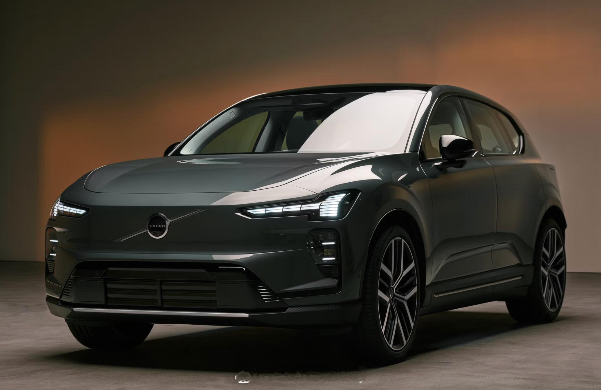 沃尔沃26年新品EX60官摄来了纯电市场今年对于老牌大厂来说是继续复苏的一年设计