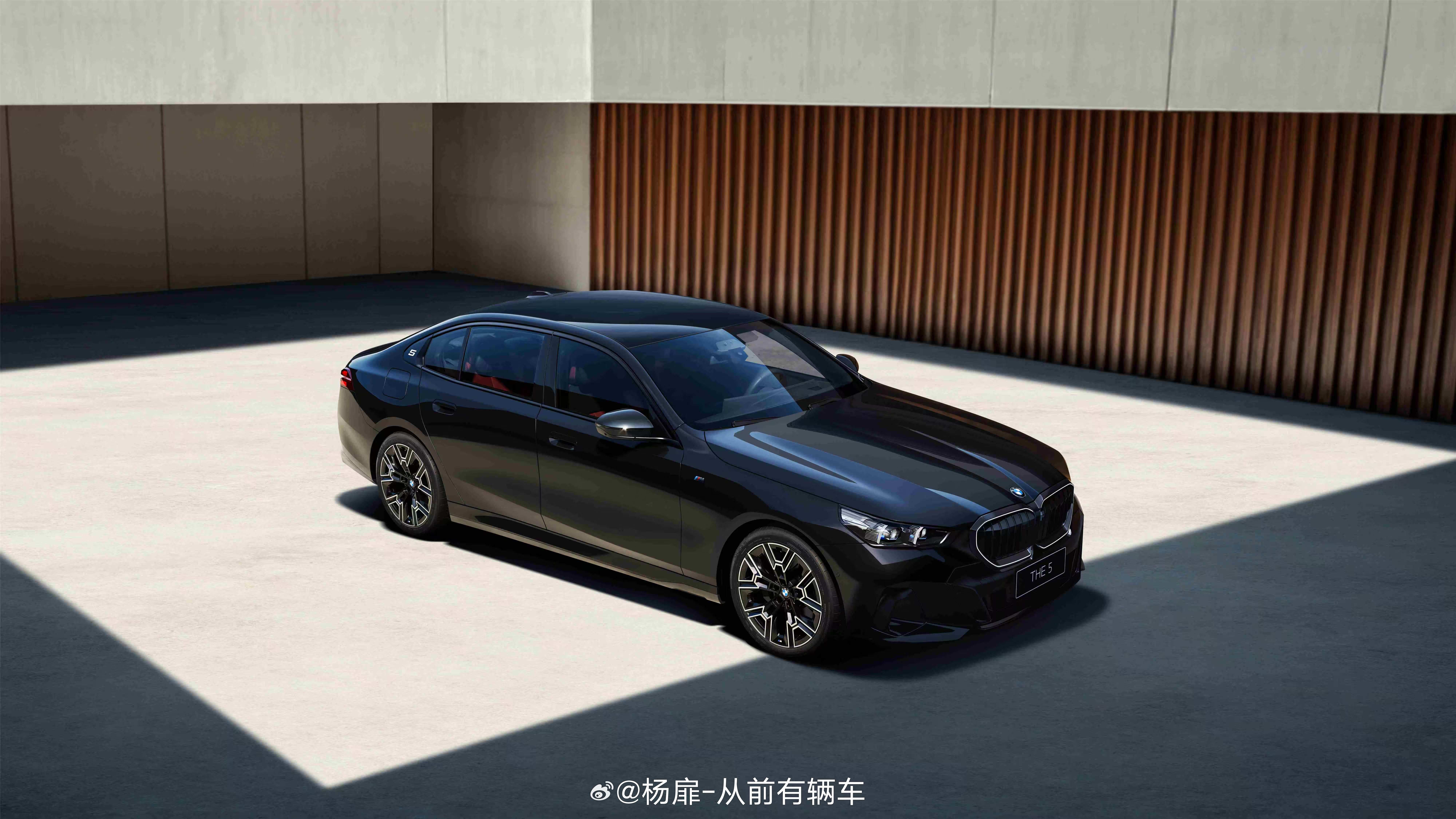 “黑武士”宝马5系来了嘿!车不错，价格不错，自然销量也不错。4月的BMW5系零