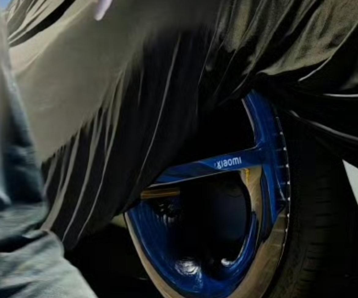 纽北的su7ultra竟然还不是极限，疑似小米跑车被拍到了。看起来像是两门的，