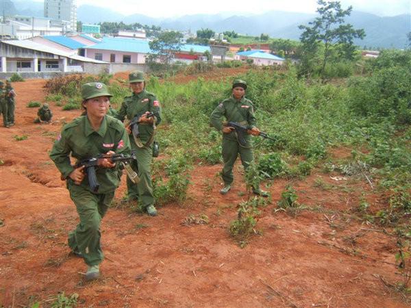 缅甸果敢女兵大量真实照片遭曝光