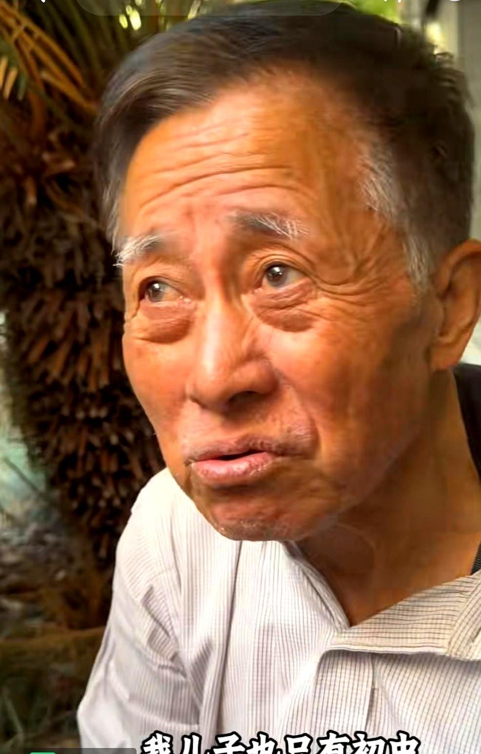 建工爷叔认为自己是中下水平，那是他高估了自己，他一家五口挤在浦江镇那套六十多平