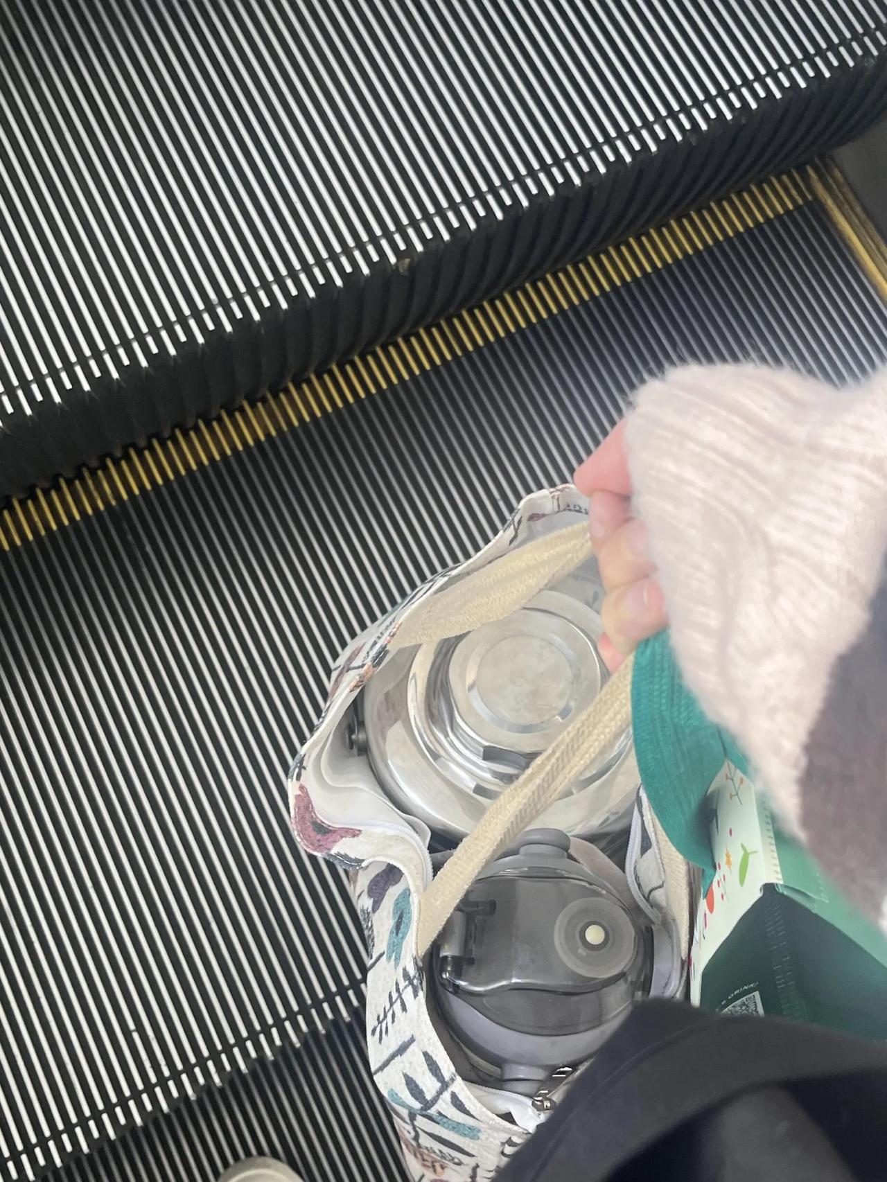 爸爸生病真的好像把我困住了这个星期爸爸的确诊，让我感觉好像上天给我开了个大玩笑