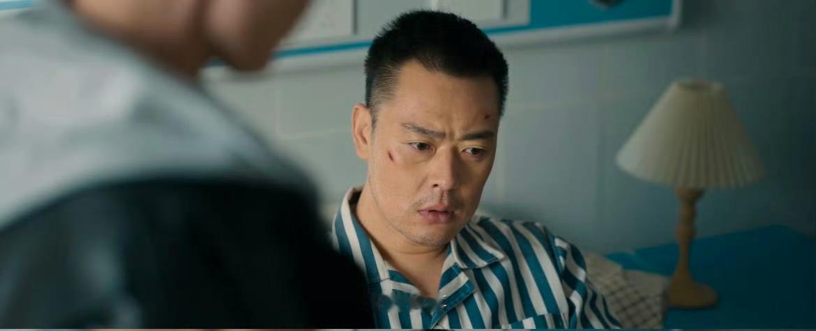 《罚罪2》第31集出现让人非常寒心的一幕！严局体检报告被人修改患有心脏病，严局